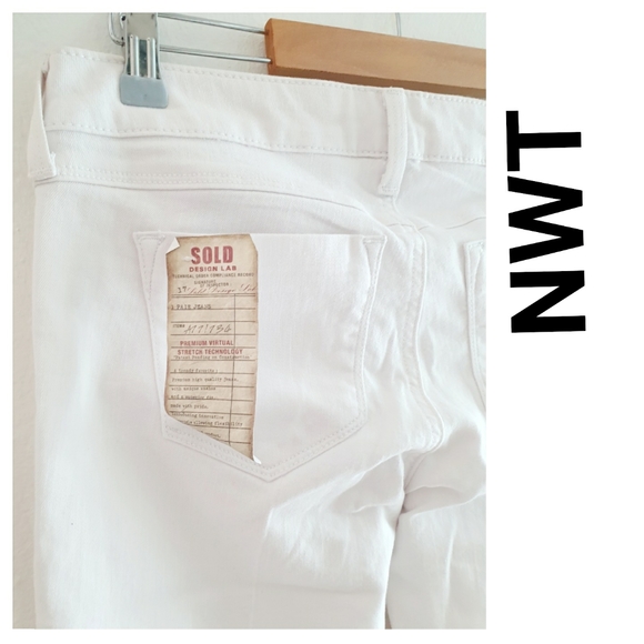 NWT WHITE DENIM Highwaisted Belle Bottom Jeans - Picture 10 of 10